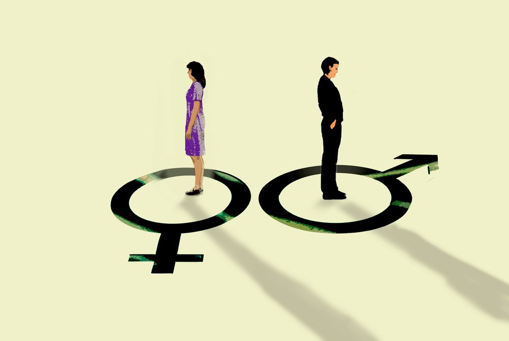 여성과 남성 성별 기호 위에 각각 서 있는 두 사람의 모습입니다. 이는 젠더 갈등 또는 성별 간의 차이를 시각적으로 표현한 것입니다.